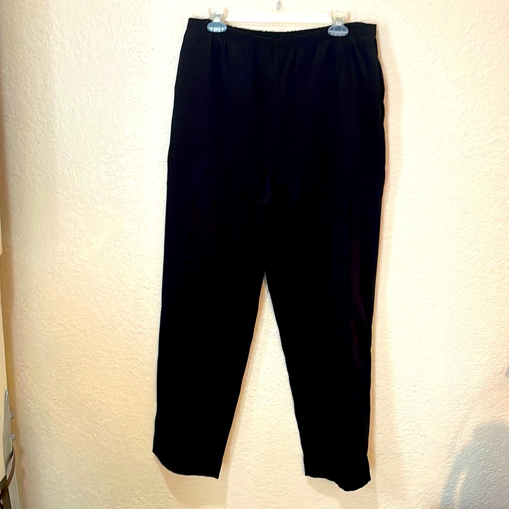 Susan Graver black Suede type pants. Size large
